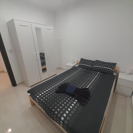 Modern 3Br Stylish Apartment With Large Balcony - Close To St Julians And St Georges Bay Is-Swieqi Exterior photo